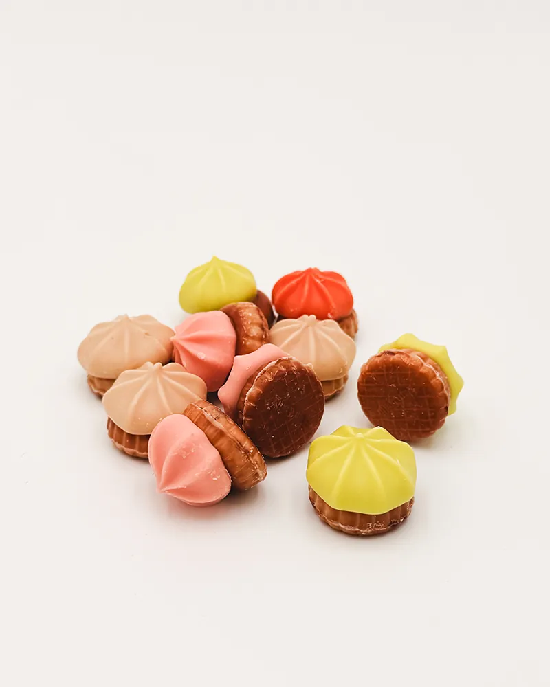 Koekjes met kleurrijke fondanttoefjes